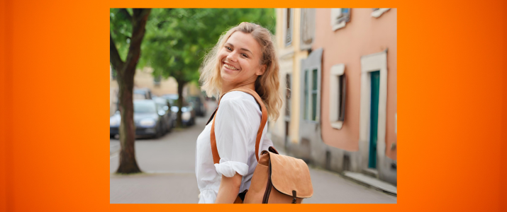 Wie unterscheidet sich der Gebrauch einer Handtasche von einem Rucksack im Alltag?